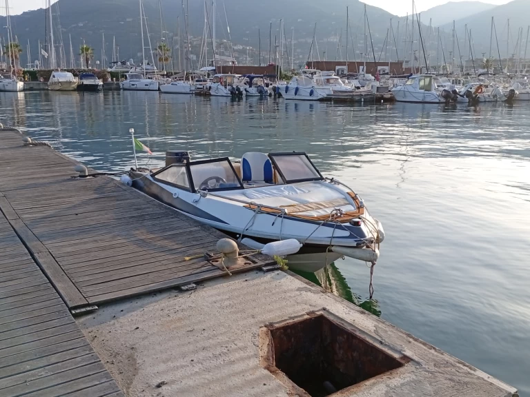 Motorboot te huur in Porto Mirabello voor de beste prijs