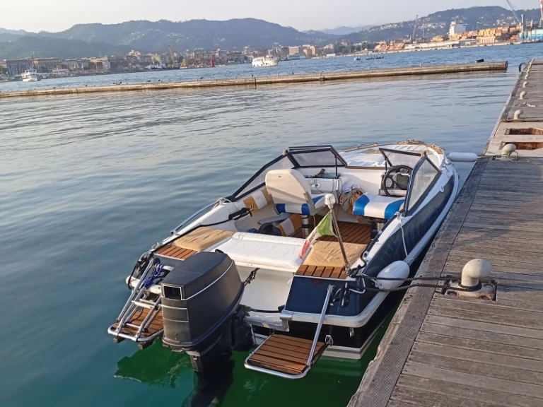 hellas pegasus + selva xrs 40 HP Pegasus te huur van particulier of professional in Porto Mirabello