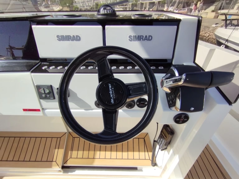 Bootverhuur DE ANTONIO Yachts D29 Open in Mahón via SamBoat