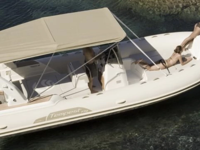 Huur een Capelli Tempest 800 in Arcachon