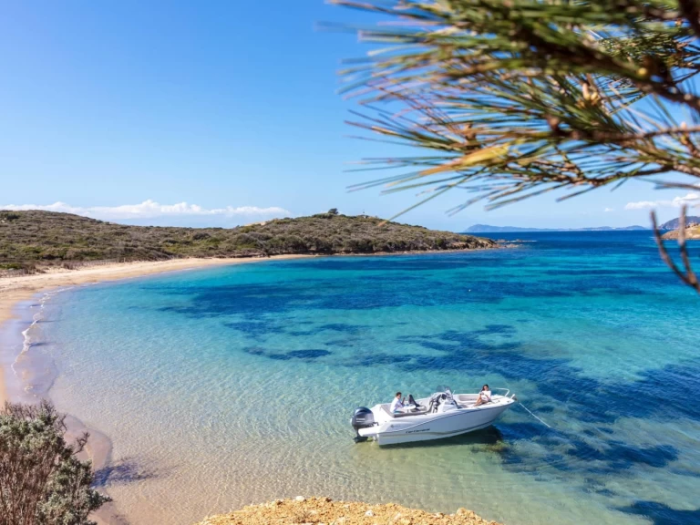 Verhuur Motorboot Jeanneau met vaarbewijs