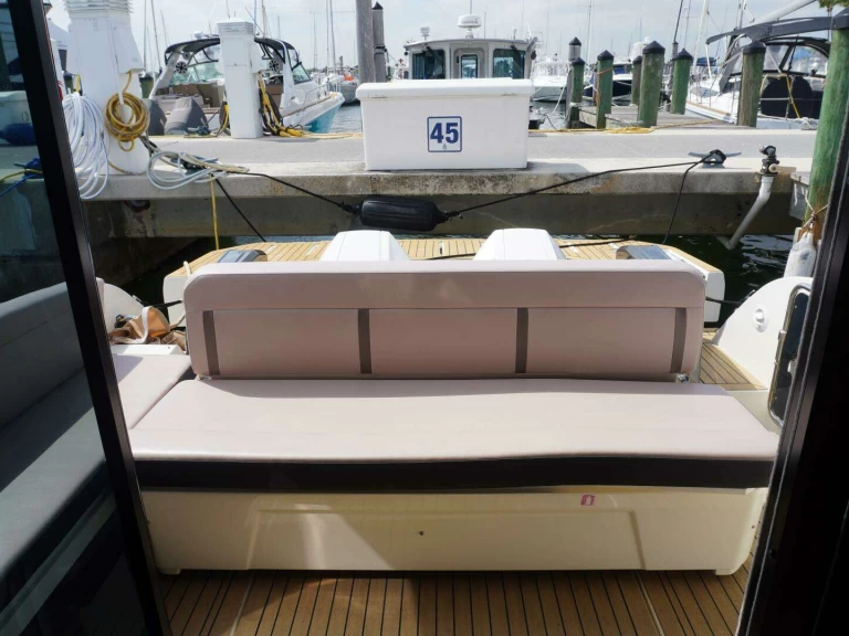 Bootverhuur Golfe-Juan goedkoop Leader 36