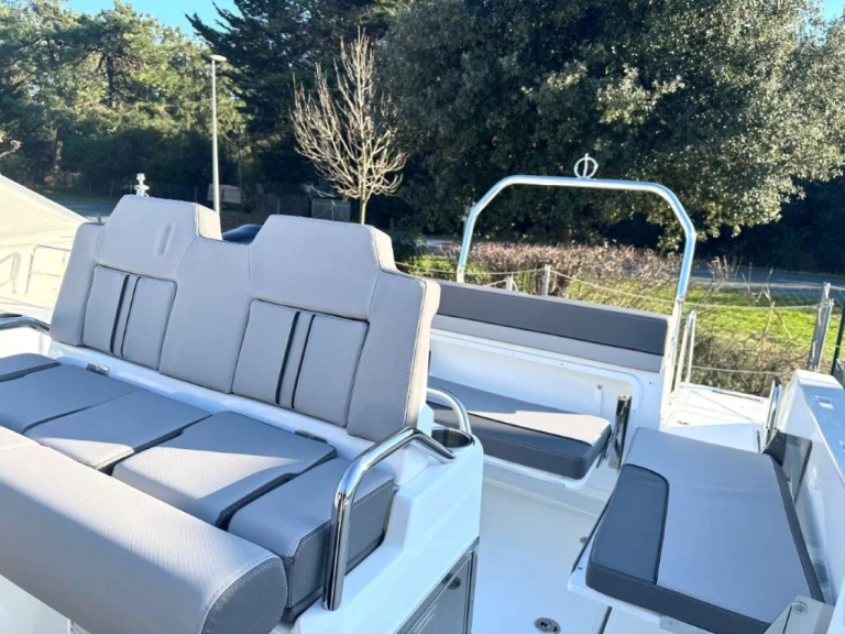 Jeanneau Cap Camarat 7.5 CC te huur van particulier of professional in La Flotte