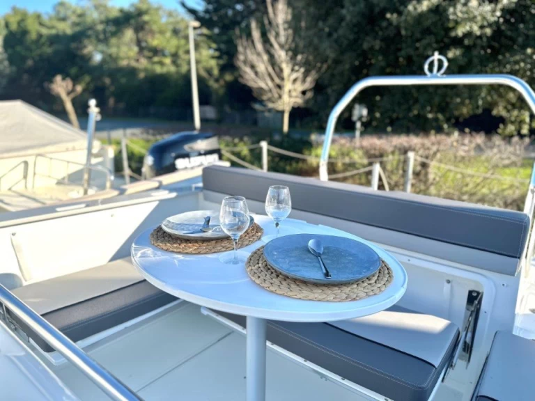 Jachthuur in La Flotte - Jeanneau Cap Camarat 7.5 CC via SamBoat