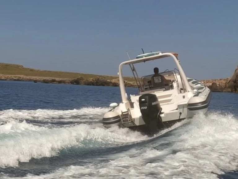 Bootverhuur Fornells goedkoop day cruiser 800