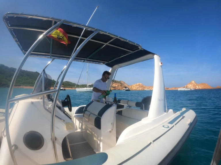 Verhuur Motorboot in Fornells - Astec day cruiser 800