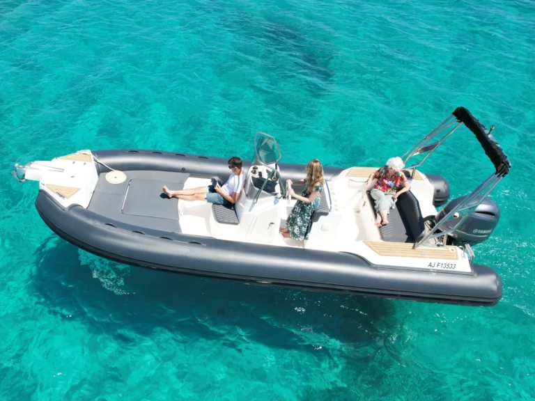 Huur een Capelli Tempest 700 in Porto-Vecchio