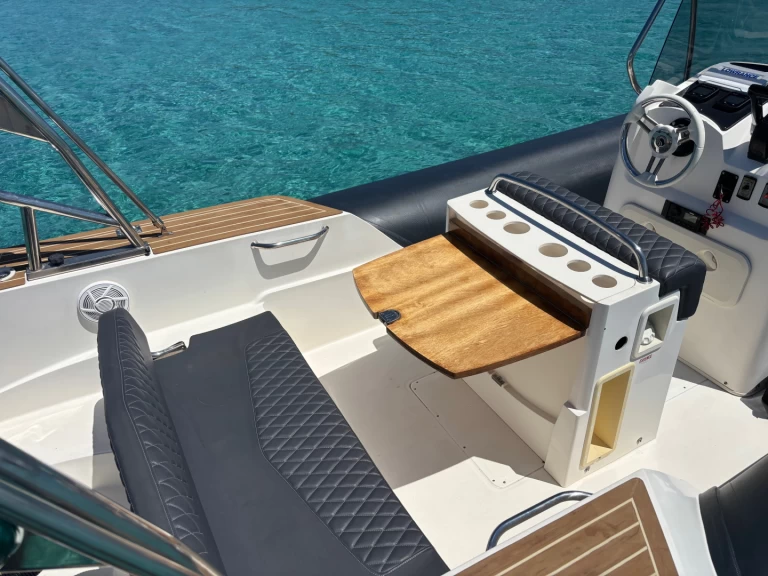 Bootverhuur Porto-Vecchio goedkoop Tempest 700