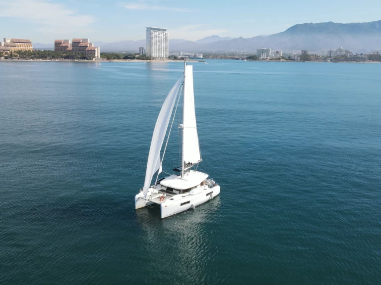 Bootverhuur Marina Vallarta goedkoop Lagoon 40