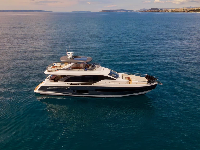 Jachthuur in Podstrana - Azimut Azimut 78 Fly - 4 + 1 cab. via SamBoat