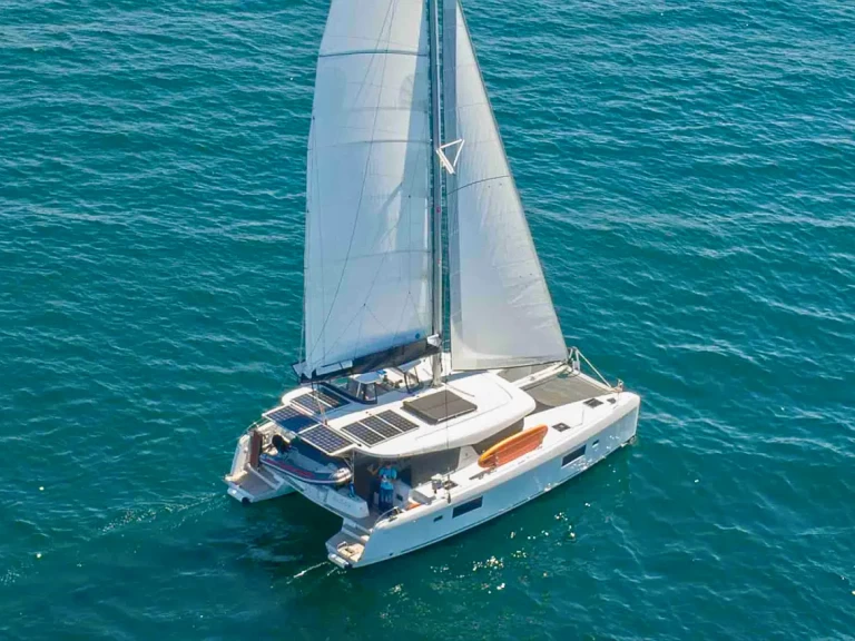 Verhuur Catamaran Lagoon met vaarbewijs