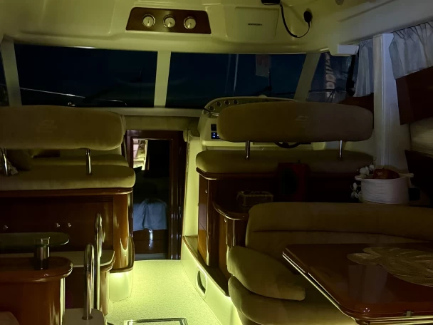 Verhuur Motorboot Jeanneau met vaarbewijs