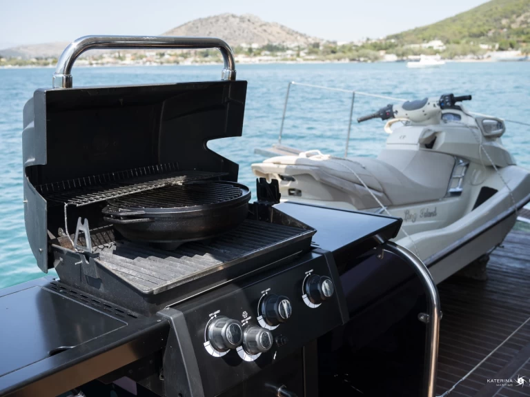 Catamaran te huur in Néa Péramos voor de beste prijs