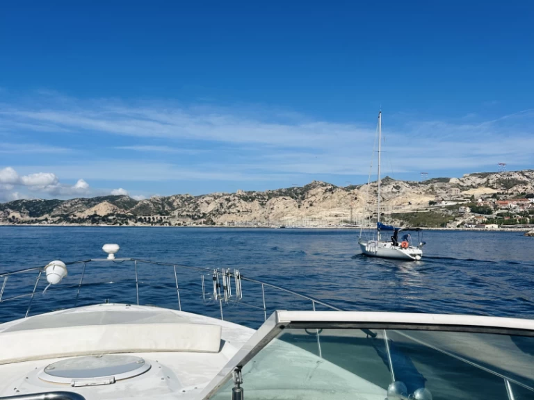 Verhuur Motorboot in Marseille - Cruiser-Yacht 4370