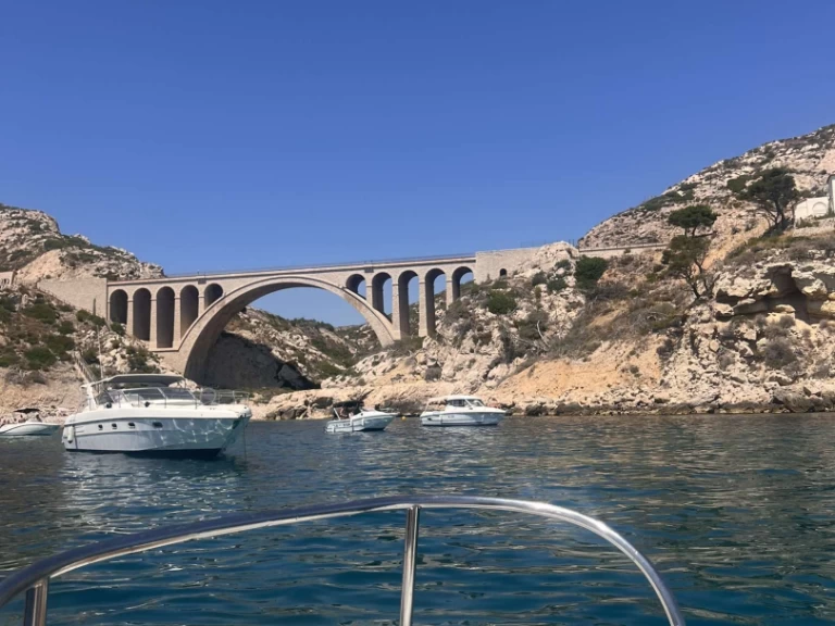 Huur een Lomac Beluga 17 in L'Estaque