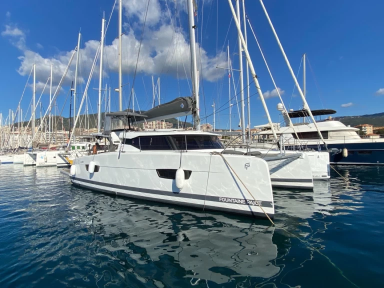 Huur een Fountaine Pajot Isla 40 in Marine de Sant'Ambrogio