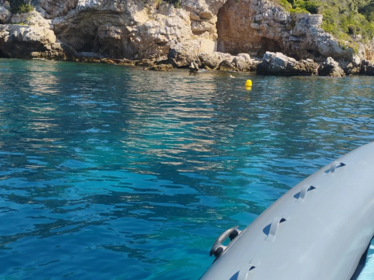 Jachthuur in Cannes - Zodiac 6, 50m Expédition  via SamBoat