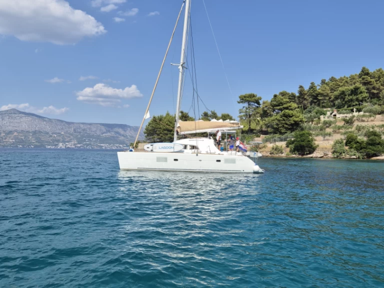 Catamaran te huur in Omiš voor de beste prijs