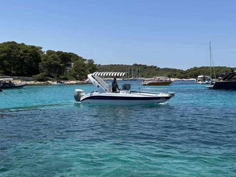 Verhuur Motorboot in Hvar - Speeder 680 Open