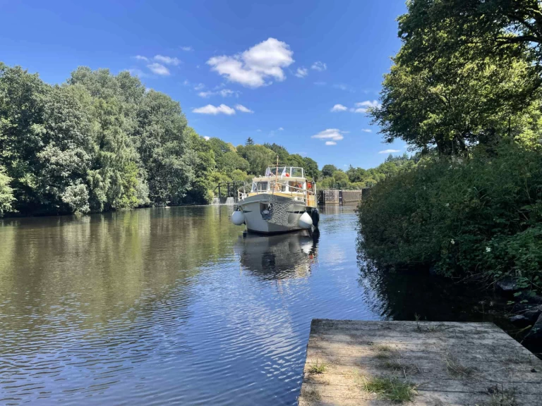 Huur een Pedro 1020 in Saint-Nicolas des Eaux