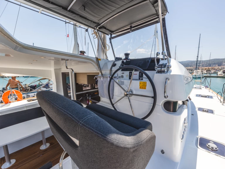 Verhuur Catamaran in Gouviá - Lagoon Lagoon 40