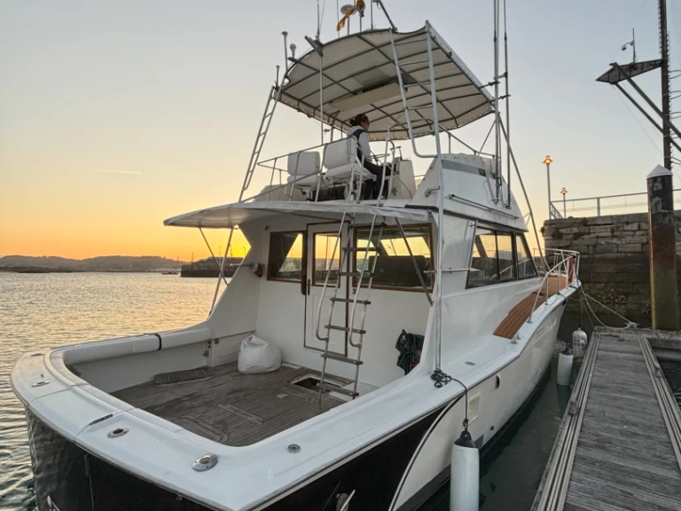 Huur een Hatteras Hatteras 46 convertible in Gijón