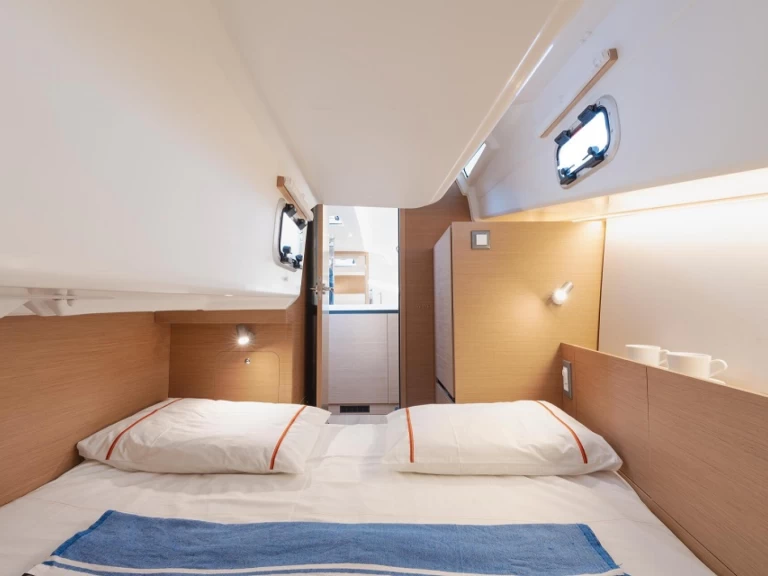 Huur een Jeanneau Sun Odyssey 350 in Hyères