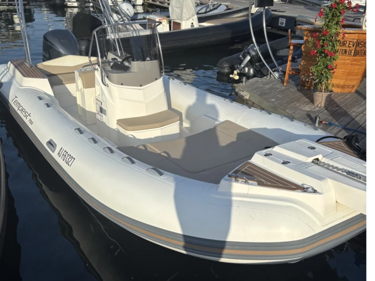 Verhuur RIB Capelli met vaarbewijs