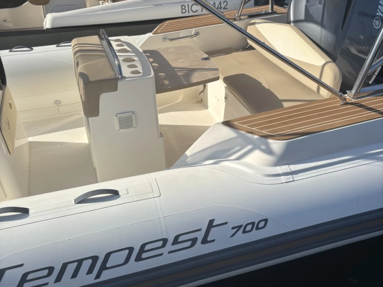 Bootverhuur Porto-Vecchio goedkoop Capelli 700