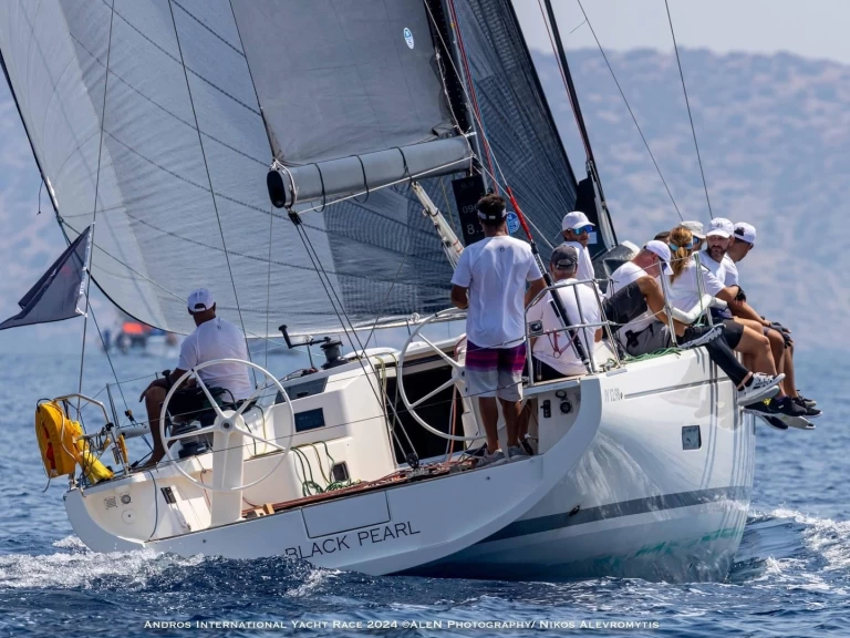 Bootverhuur  Italia Yachts 12.98 in Piraeus via SamBoat