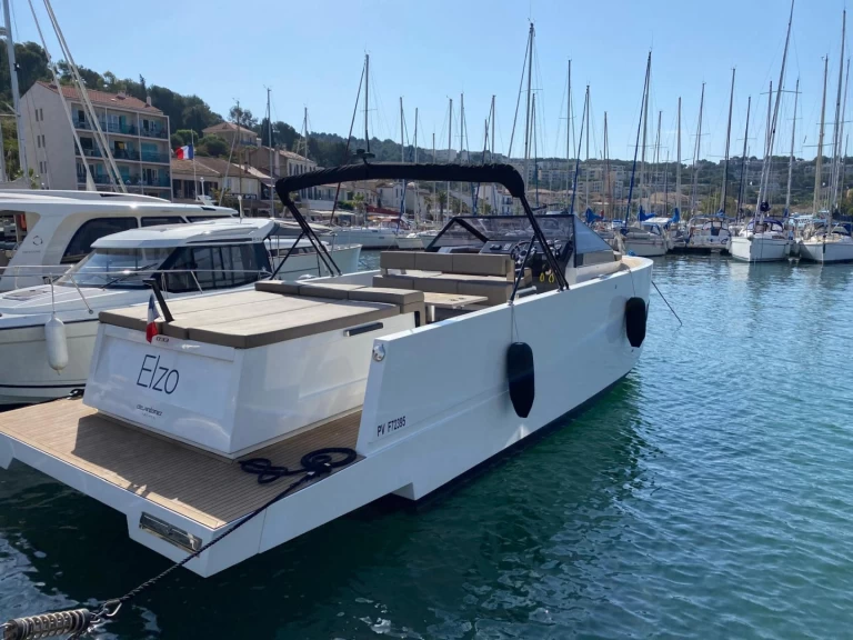 Huur een De Antonio Yacht D33 Cruiser in Bandol