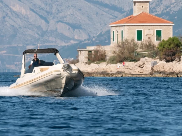 Motorboot te huur in Makarska voor de beste prijs