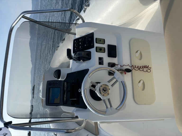 Huur een Capelli Tempest 770 in Ajaccio