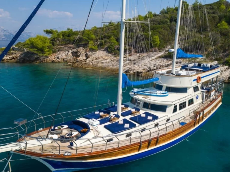 Huur een Custom Made Saint Luca in Omiš