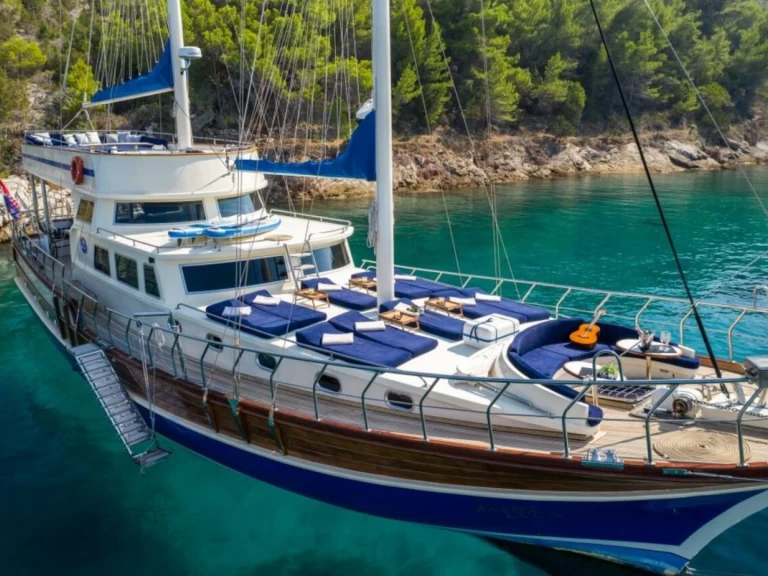 Huur een Custom Made Saint Luca in Omiš