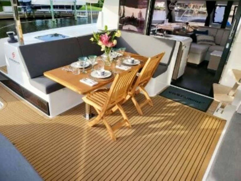 Verhuur Jacht Fountaine Pajot met vaarbewijs