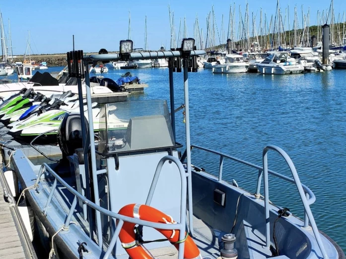 Verhuur Motorboot in Les Sables-d'Olonne - Boston Whaler Boston Whaler 22 Outrage