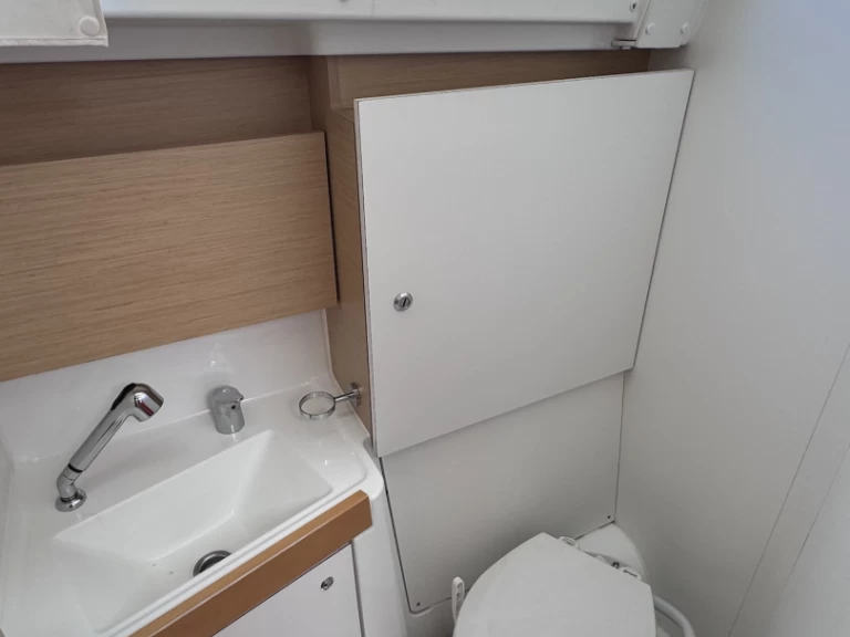 Bénéteau Oceanis 38 te huur van particulier of professional in Sukošan