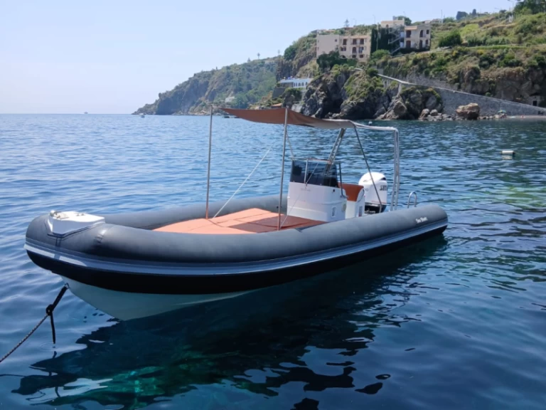 Huur een Bwa Bwa 750 in Lipari