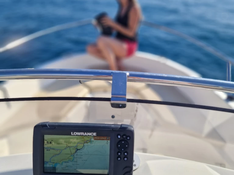 Verhuur Motorboot Jeanneau met vaarbewijs