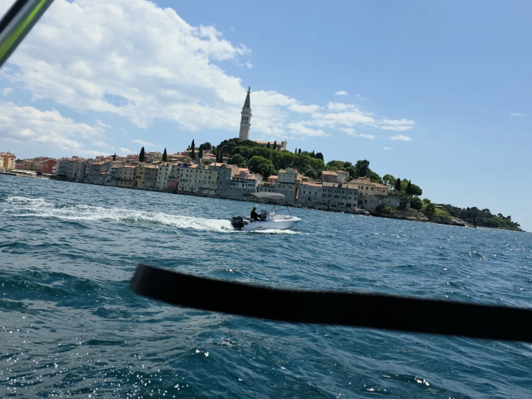 Bootverhuur ROTO Roto 450s family in Rovinj via SamBoat