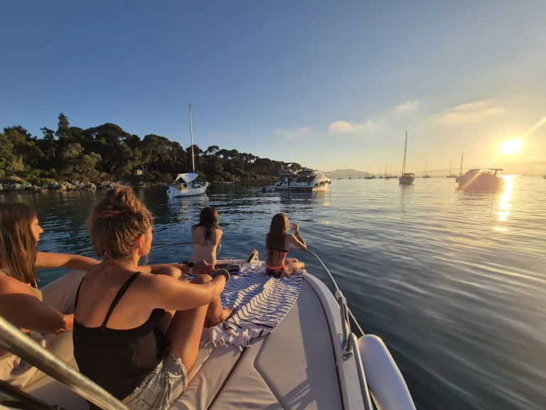 Verhuur Motorboot Bénéteau met vaarbewijs