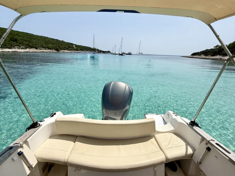 Bootverhuur Mali Lošinj goedkoop Cap Camarat 7.5 WA