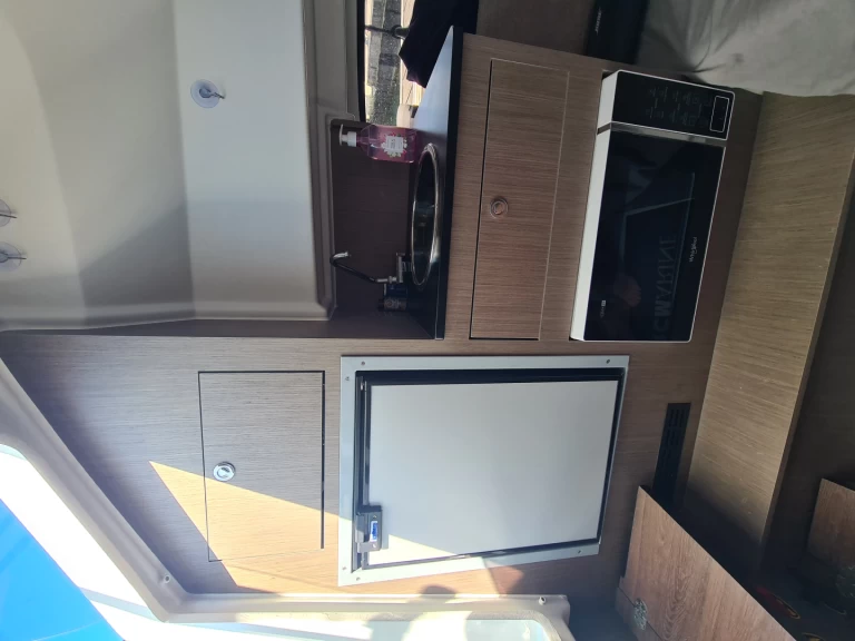 Verhuur Motorboot Bénéteau met vaarbewijs