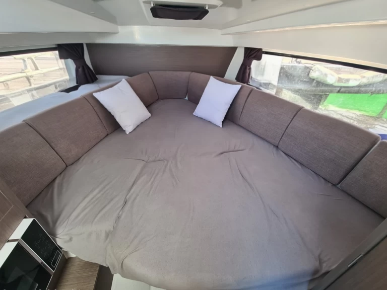 Huur Motorboot met of zonder schipper Bénéteau in Les Sables-d'Olonne