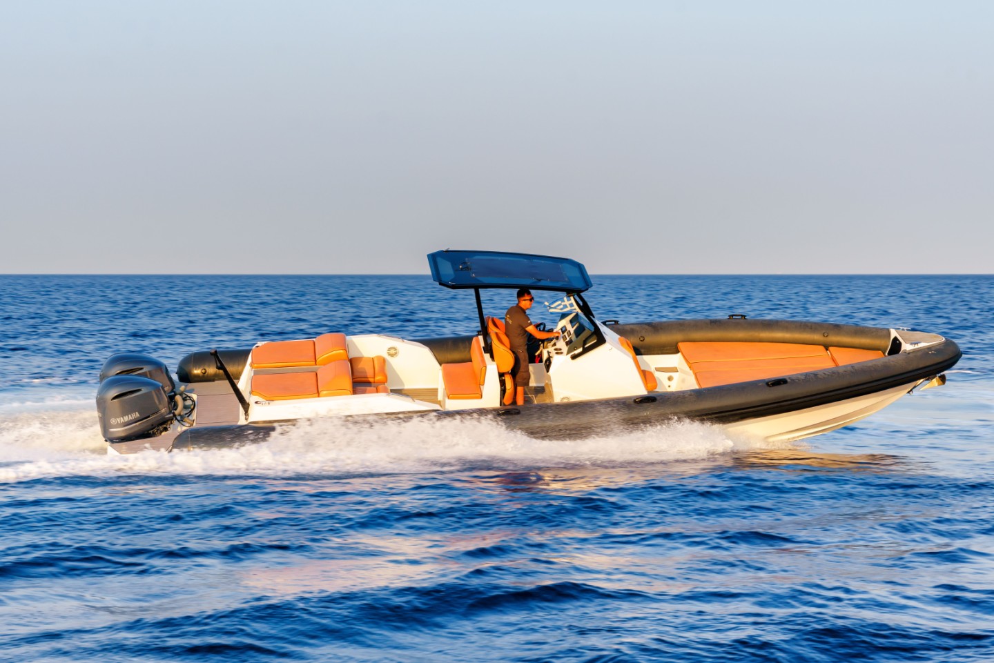 Verhuur van RIB Seafighter Shadow 36 Ornós (Supersonic) | SamBoat