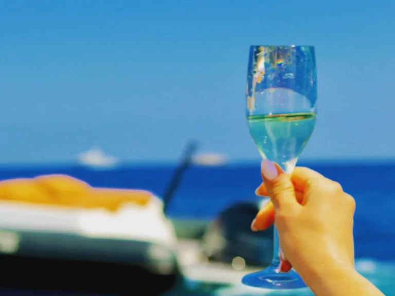 RIB te huur in Ornós voor de beste prijs