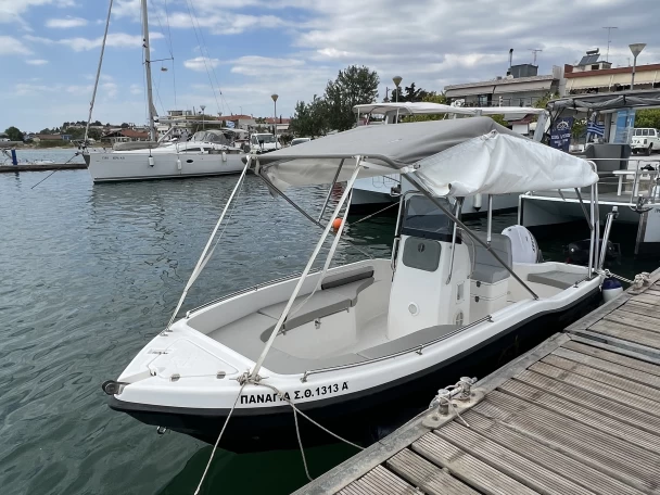 Motorboot te huur in Néa Moudhaniá voor de beste prijs