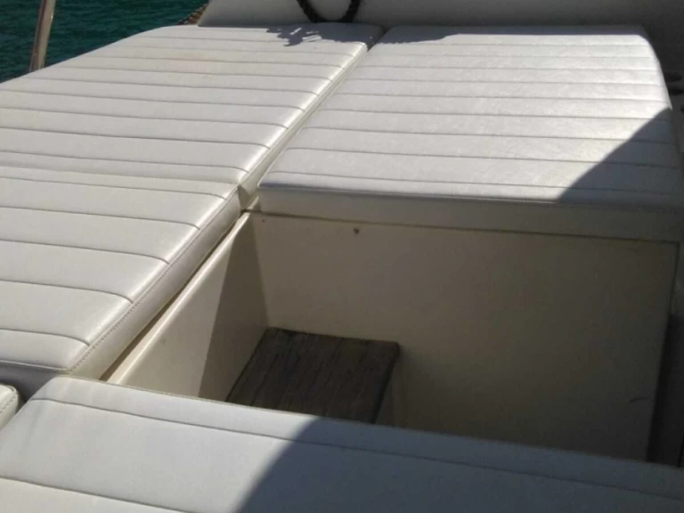 Huur een Rizzardi Cr 50 Day  in Fiumicino