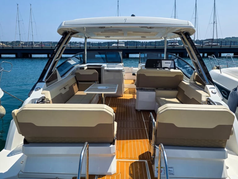 Bootverhuur Aquila Aquila 32 in Pula via SamBoat